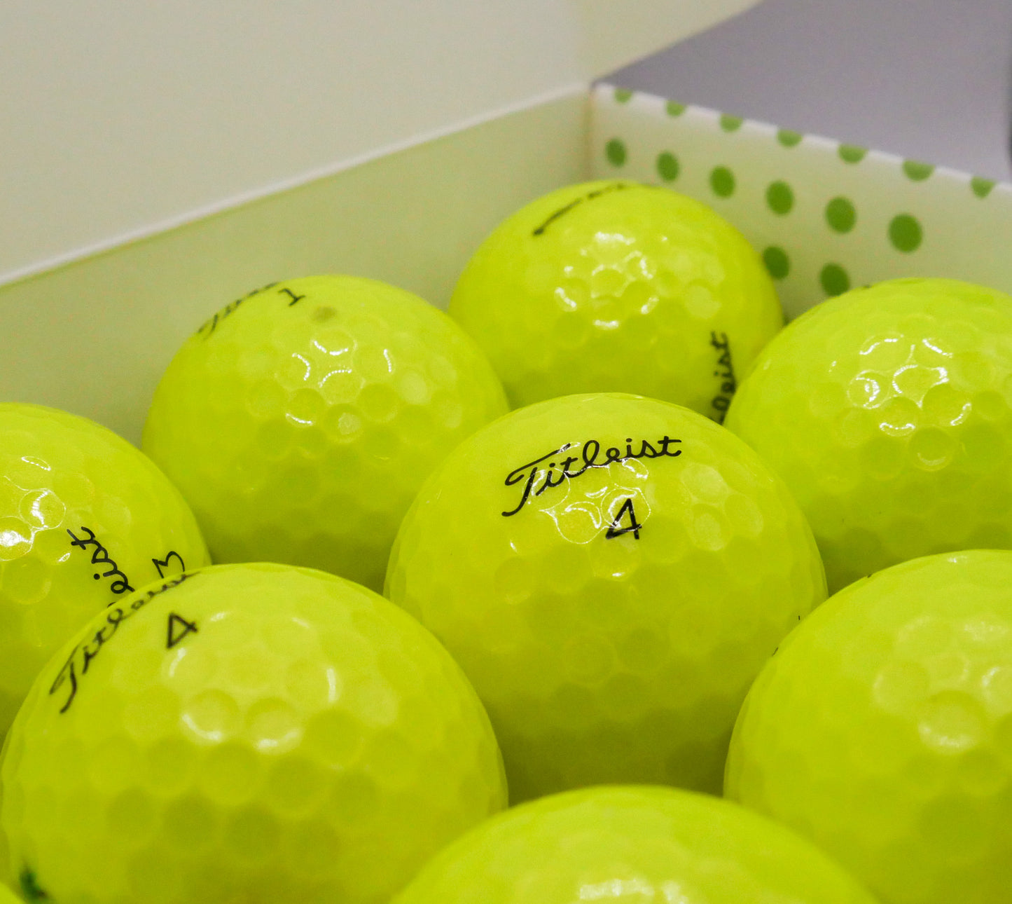 Titleist AVX "Yellow" - Pack of 12 golf balls