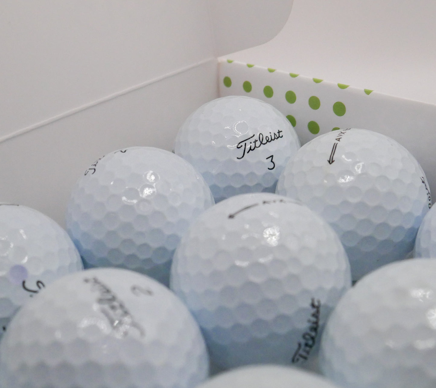 Titleist AVX - Pack of 12 golf balls